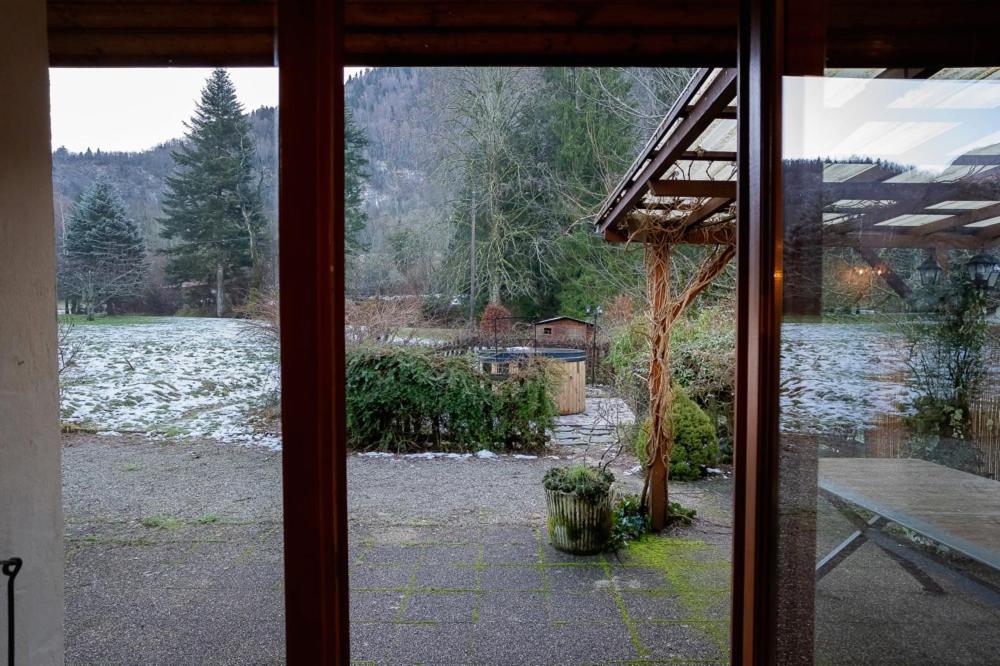 La Maison Des Jolicoeurs Saint-Christophe-sur-Guiers Exterior foto