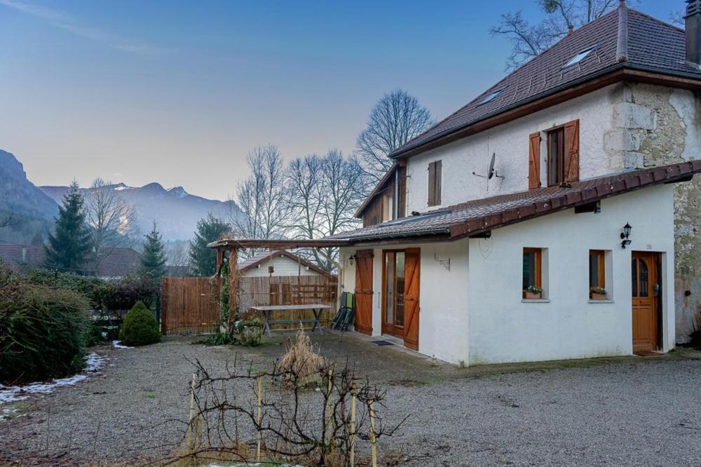 La Maison Des Jolicoeurs Saint-Christophe-sur-Guiers Exterior foto